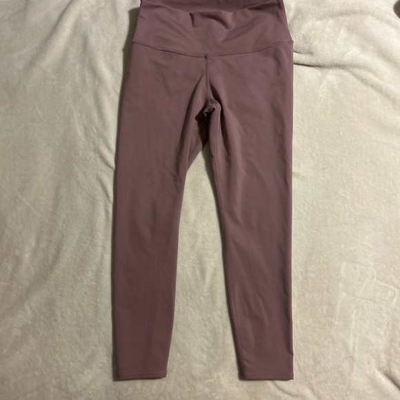 7/8 High-Waist Airbrush Legging
Color Woodrose Size: Large
Length: 7/8 24.5" - Picture 4 of 4